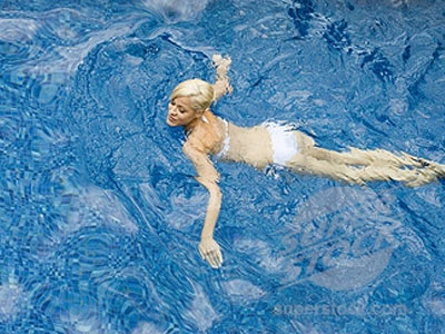 Αδυνάτισε κολυμπώντας!